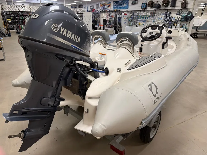 Slide: The Image of Zodiac Yachtline 400 2023 - 4