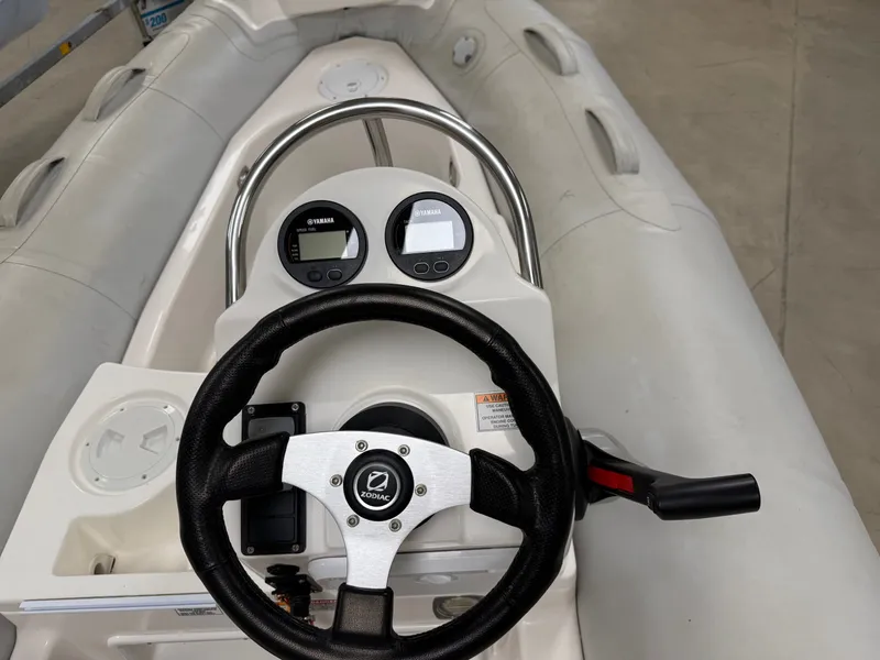 Slide: The Image of Zodiac Yachtline 400 2023 - 5