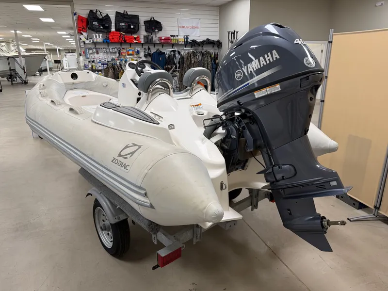 Slide: The Image of Zodiac Yachtline 400 2023 - 6