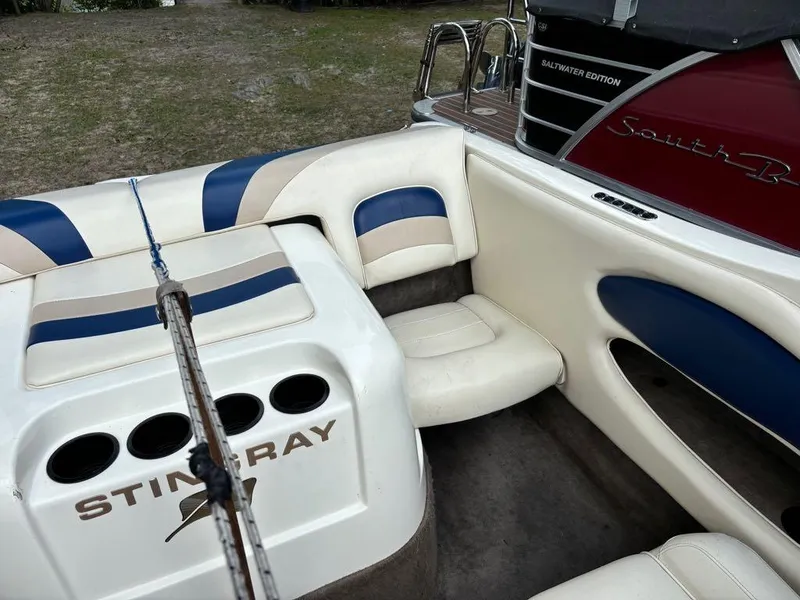 Slide: The Image of 1999 Stingray 190RS boat interior with blue and beige seating. - 22