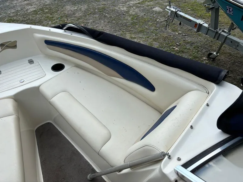 Slide: The Image of Interior of a 1999 Stingray 190RS boat with white and blue seating. - 24