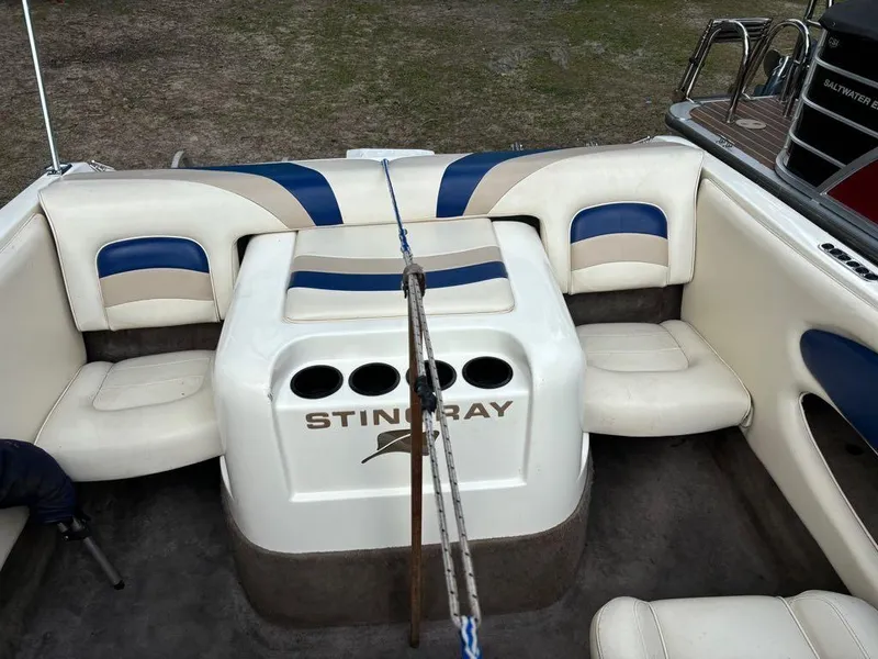 Slide: The Image of 1999 Stingray 190RS boat interior with white and blue seating. - 6