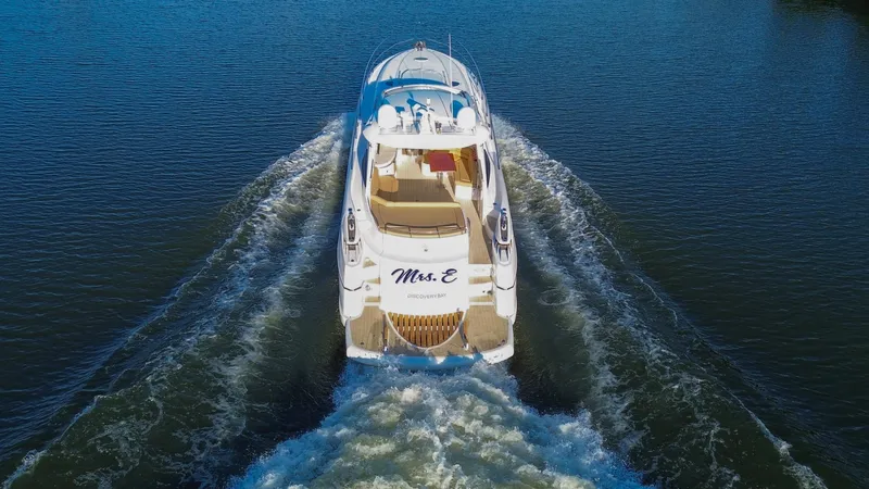 Slide: The Image of Sunseeker Predator 61 yacht cruising on water, rear view, 2002 model. - 5