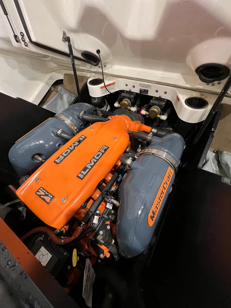 Slide: The Image of 2016 MasterCraft X26 boat engine, Ilmor branding, detailed view. - 21