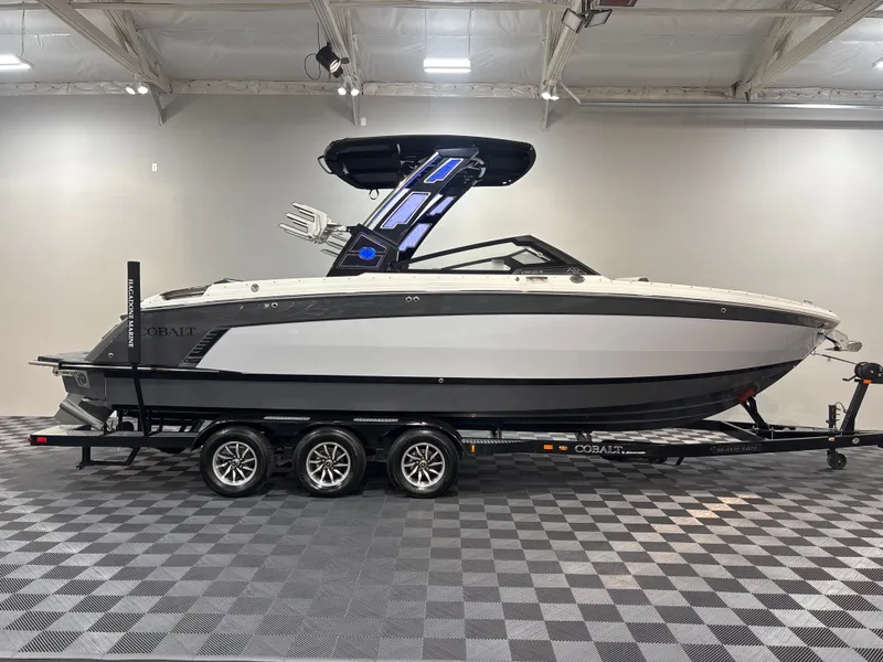 The Image of Cobalt R8 Surf 2025 - 1