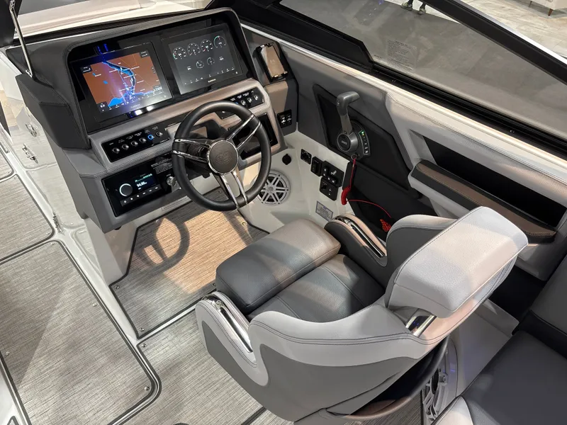 Slide: The Image of Cobalt R8 Surf 2025 - 13