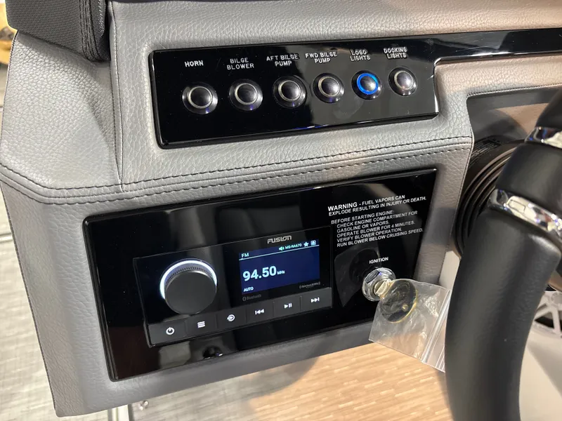 Slide: The Image of Cobalt R8 Surf 2025 - 15