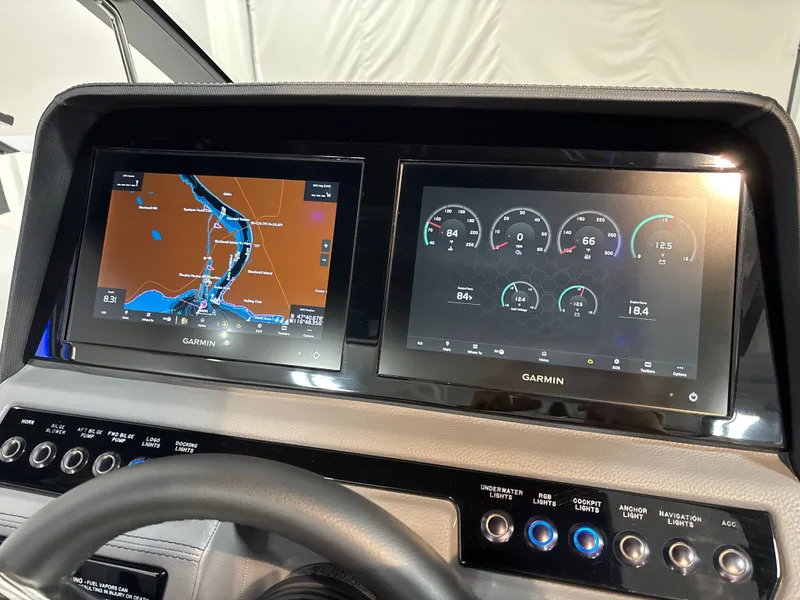 Slide: The Image of Cobalt R8 Surf 2025 - 16