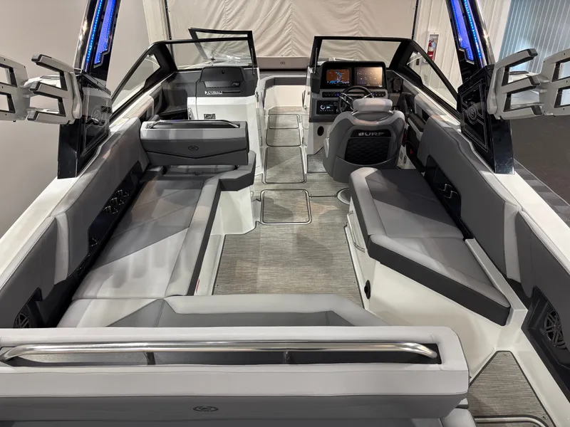 Slide: The Image of Cobalt R8 Surf 2025 - 6