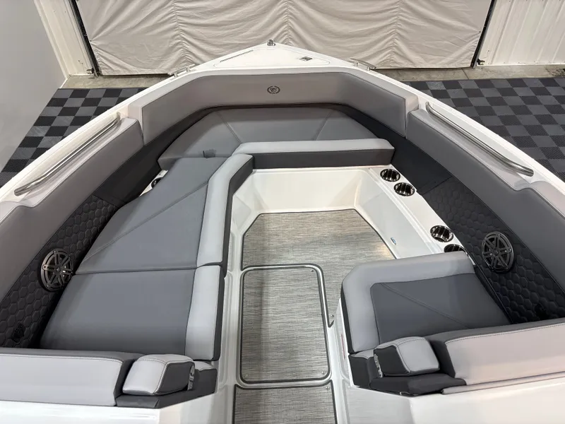 Slide: The Image of Cobalt R8 Surf 2025 - 7