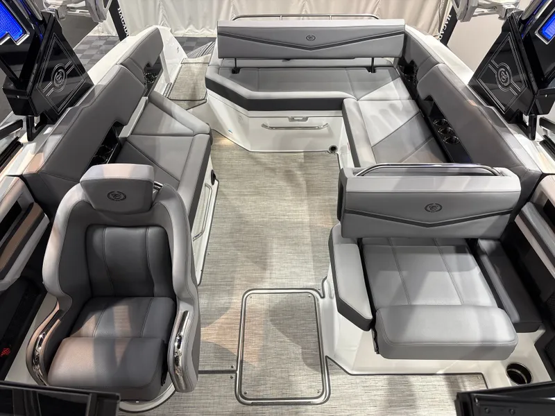 Slide: The Image of Cobalt R8 Surf 2025 - 8