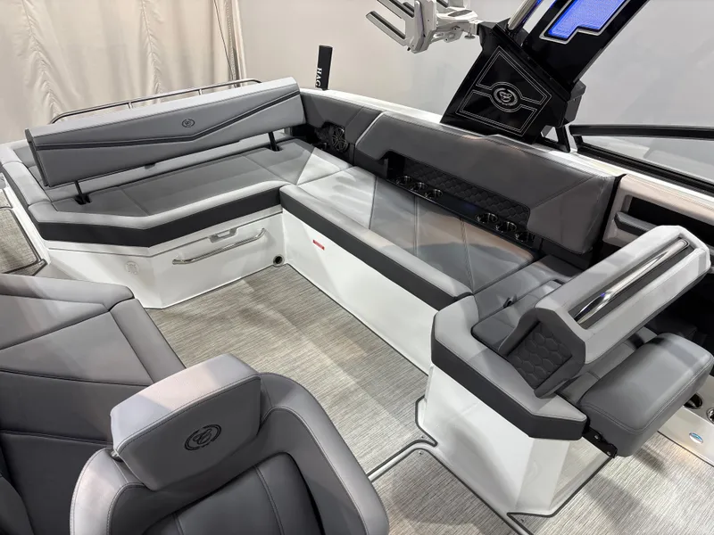 Slide: The Image of Cobalt R8 Surf 2025 - 9