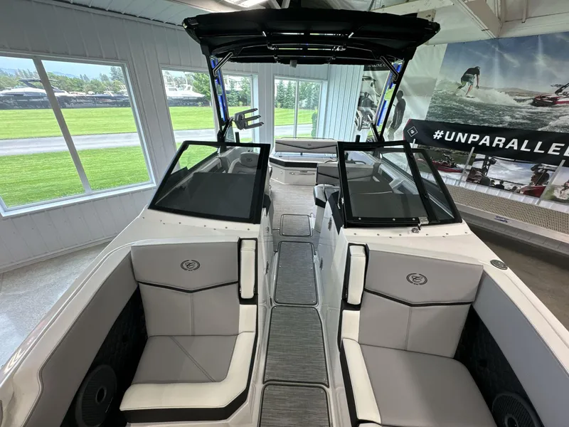 Slide: The Image of Cobalt R8 Surf 2025 - 10