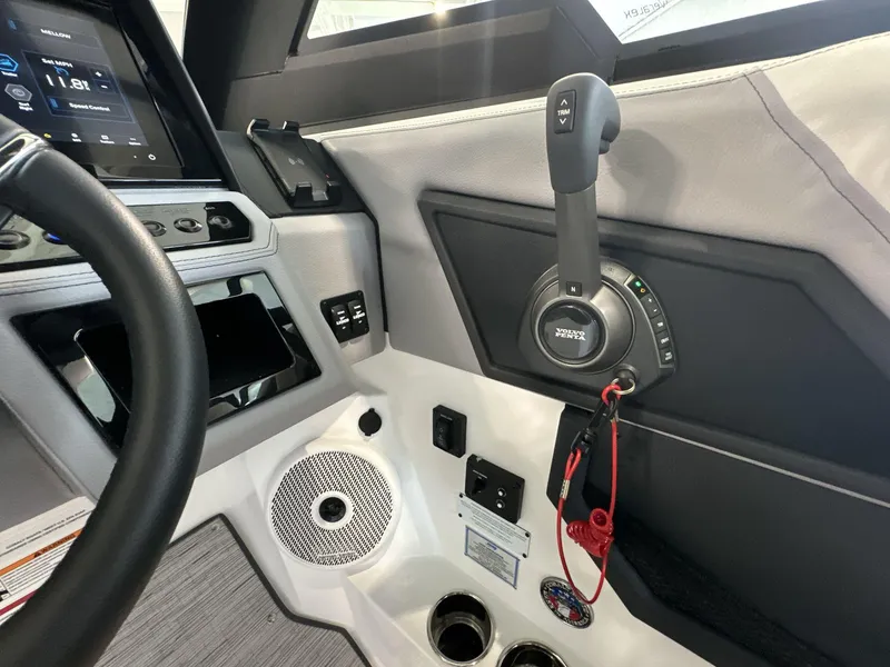 Slide: The Image of Cobalt R8 Surf 2025 - 13