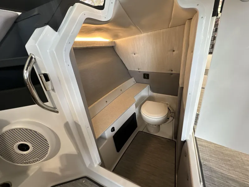 Slide: The Image of Cobalt R8 Surf 2025 - 15