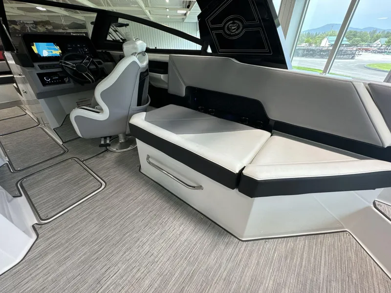 Slide: The Image of Cobalt R8 Surf 2025 - 17