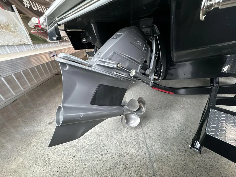 Slide: The Image of Cobalt R8 Surf 2025 - 19