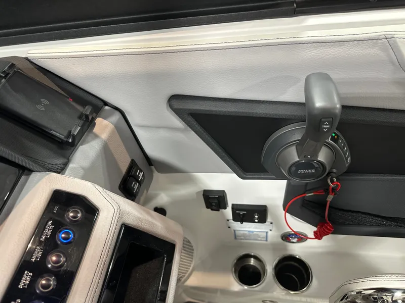 Slide: The Image of Cobalt R8 Surf 2025 - 23