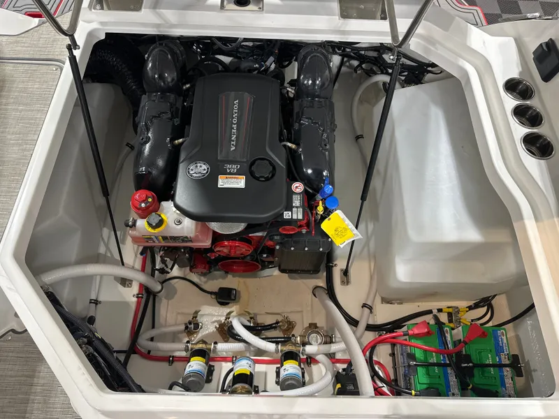 Slide: The Image of Cobalt R8 Surf 2025 - 27