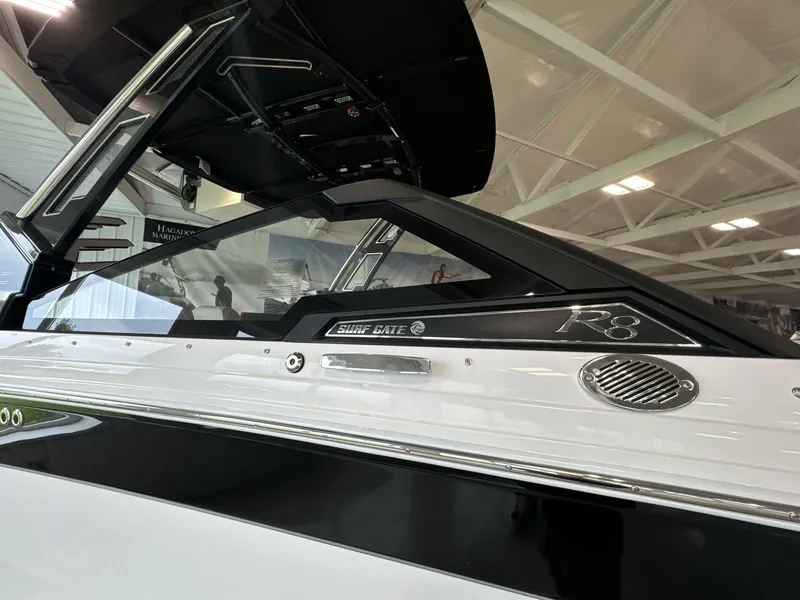 Slide: The Image of Cobalt R8 Surf 2025 - 5