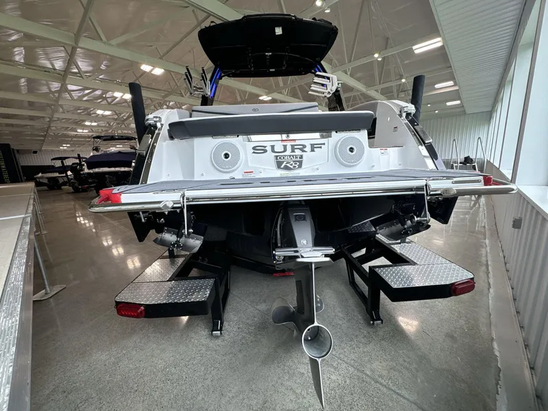 Slide: The Image of Cobalt R8 Surf 2025 - 7