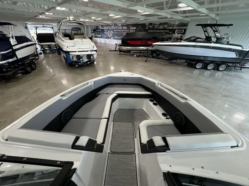 Slide: The Image of Cobalt R8 Surf 2025 - 9