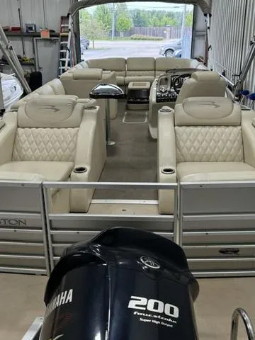 Slide: The Image of 2013 Bennington 2575 R pontoon boat with Yamaha 200 engine in a garage. - 32