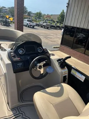 Slide: The Image of Veranda VR22RC Luxury Tri-Toon 2024 - 10