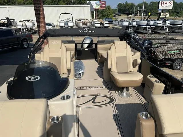 Slide: The Image of Veranda VR22RC Luxury Tri-Toon 2024 - 13