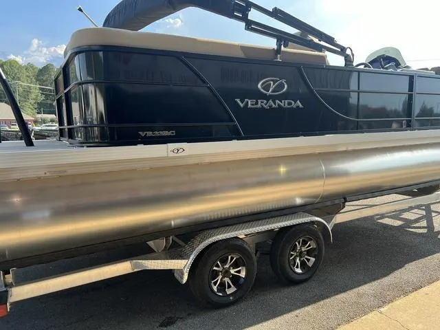 Slide: The Image of Veranda VR22RC Luxury Tri-Toon 2024 - 17