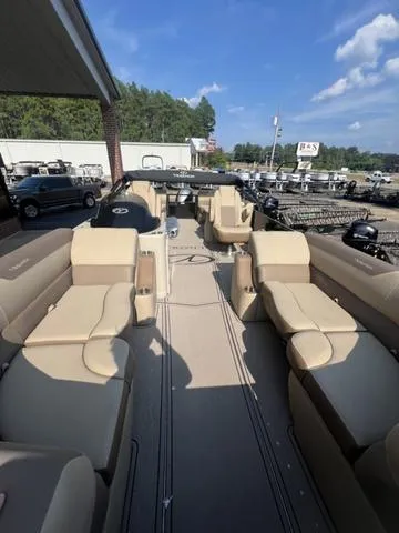 Slide: The Image of Veranda VR22RC Luxury Tri-Toon 2024 - 3