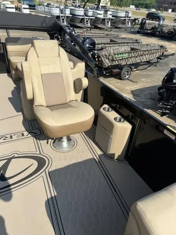 Slide: The Image of Veranda VR22RC Luxury Tri-Toon 2024 - 5