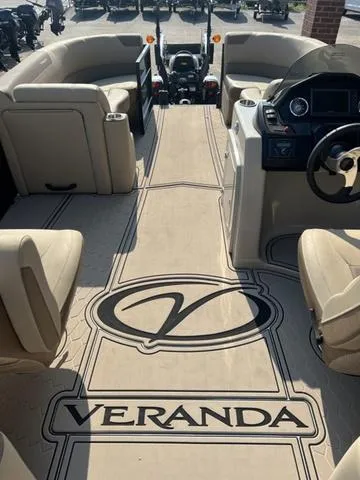 Slide: The Image of Veranda VR22RC Luxury Tri-Toon 2024 - 8