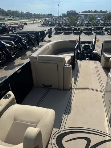 Slide: The Image of Veranda VR22RC Luxury Tri-Toon 2024 - 9