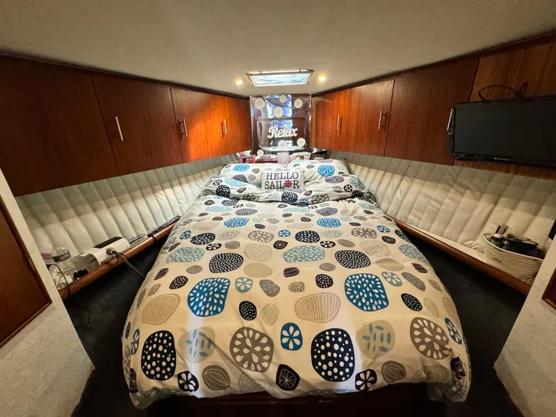 Slide: The Image of Luxurious cabin interior of 1993 Ocean Yachts 42 Super Sport with cozy bedding. - 17