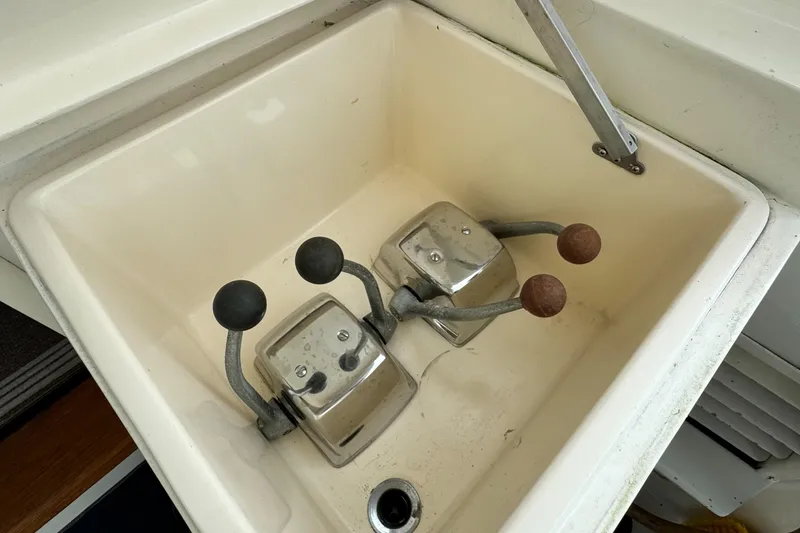 Slide: The Image of Control levers on a 1993 Ocean Yachts 42 Super Sport boat. - 5