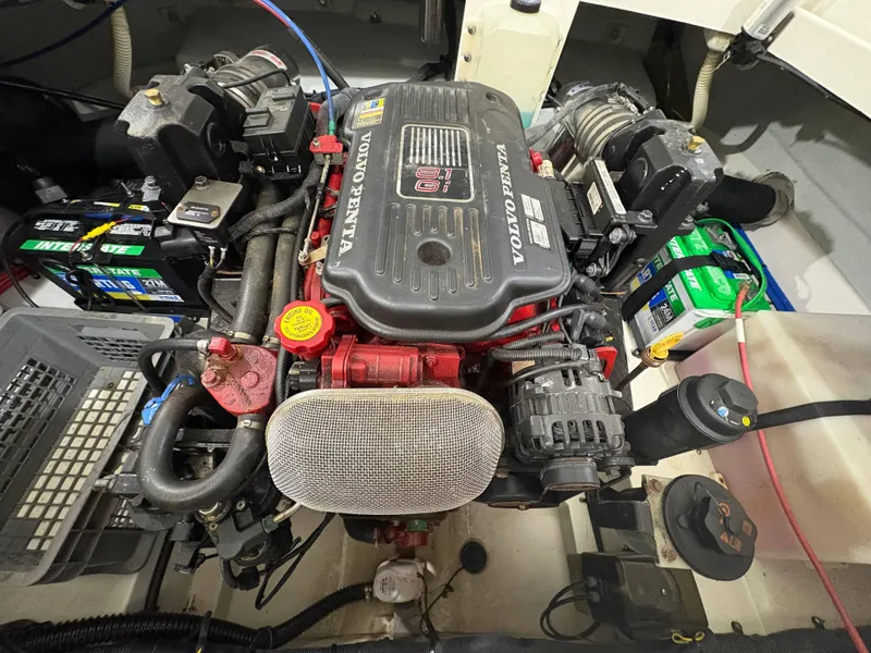 Slide: The Image of Volvo Penta engine in 2009 Chris-Craft Launch 25 Heritage Edition boat. - 16