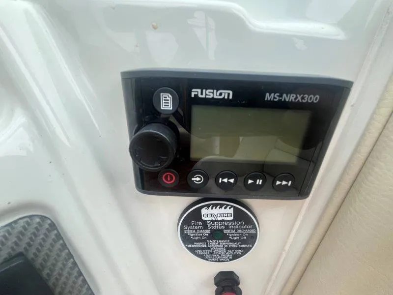 Slide: The Image of Fusion MS-NRX300 stereo control on 2009 Chris-Craft Launch 25 Heritage Edition boat. - 58