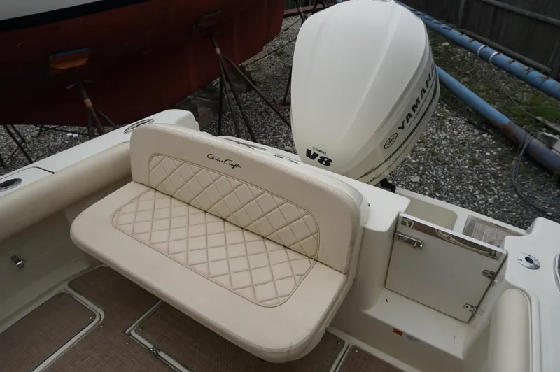 Slide: The Image of 2018 Chris-Craft Catalina 26 boat with Yamaha V8 engine and cushioned seating. - 5