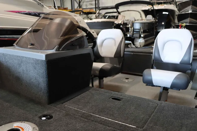 Slide: The Image of Smoker Craft 151 Resorter 2025 - 4