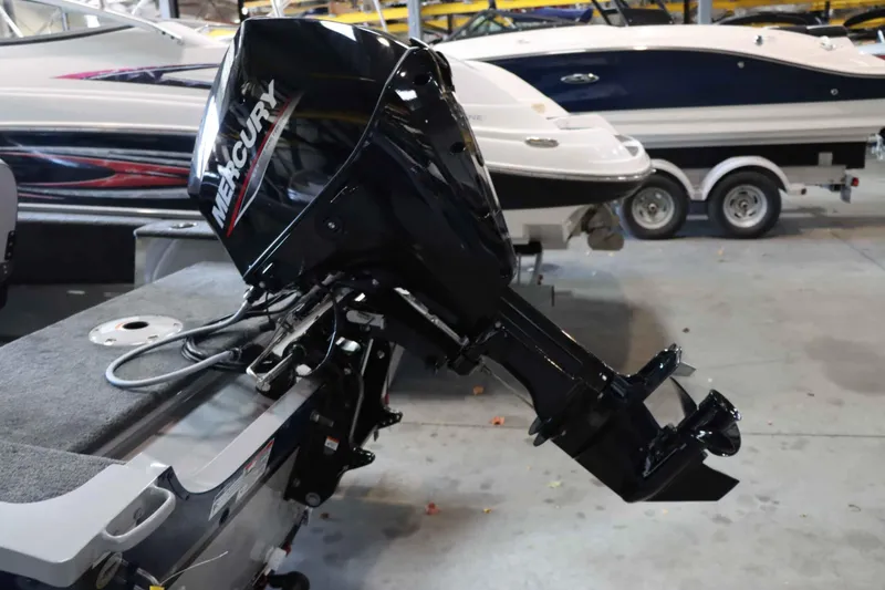 Slide: The Image of Smoker Craft 151 Resorter 2025 - 6