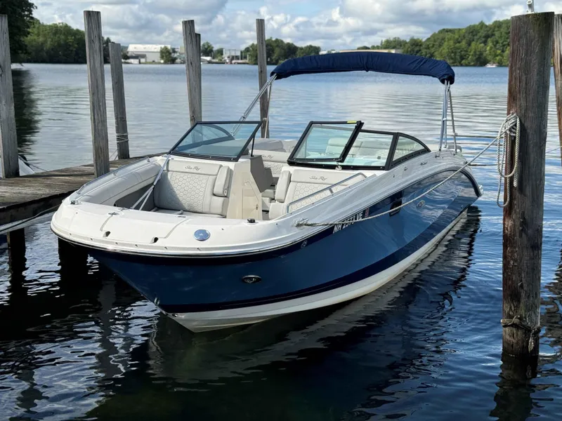 Slide: The Image of Sea Ray SDX 270 2020 - 2