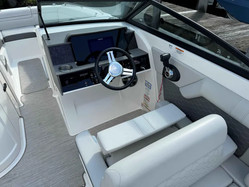 Slide: The Image of Sea Ray SDX 270 2020 - 5