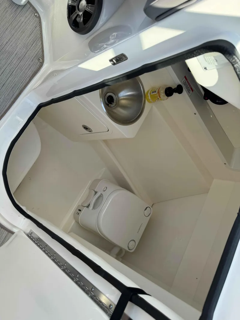 Slide: The Image of Sea Ray SDX 270 2020 - 6