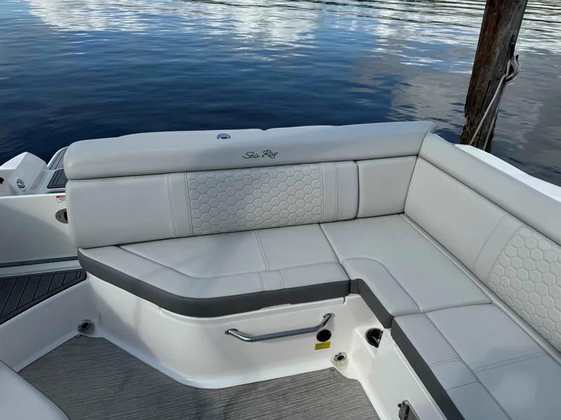 Slide: The Image of Sea Ray SDX 270 2020 - 8