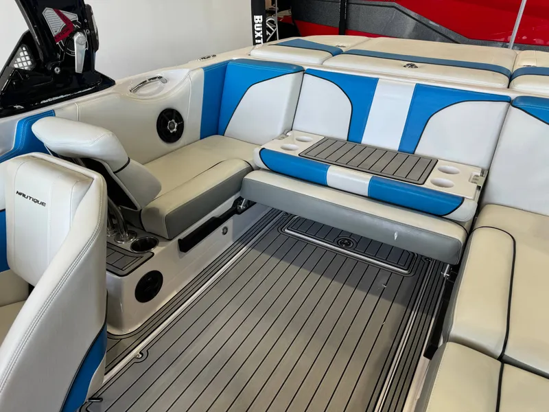 Slide: The Image of Nautique Super Air Nautique 210 2011 - 15