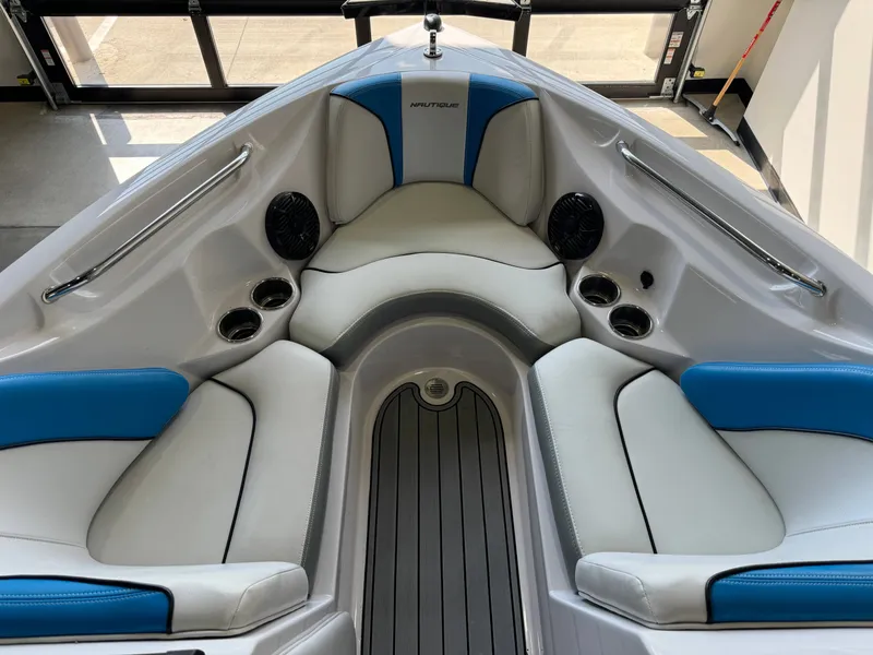 Slide: The Image of Nautique Super Air Nautique 210 2011 - 17