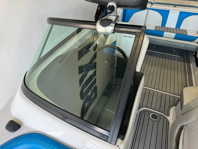 Slide: The Image of Nautique Super Air Nautique 210 2011 - 20