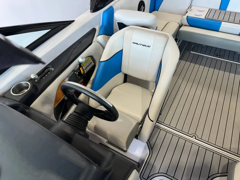 Slide: The Image of Nautique Super Air Nautique 210 2011 - 21