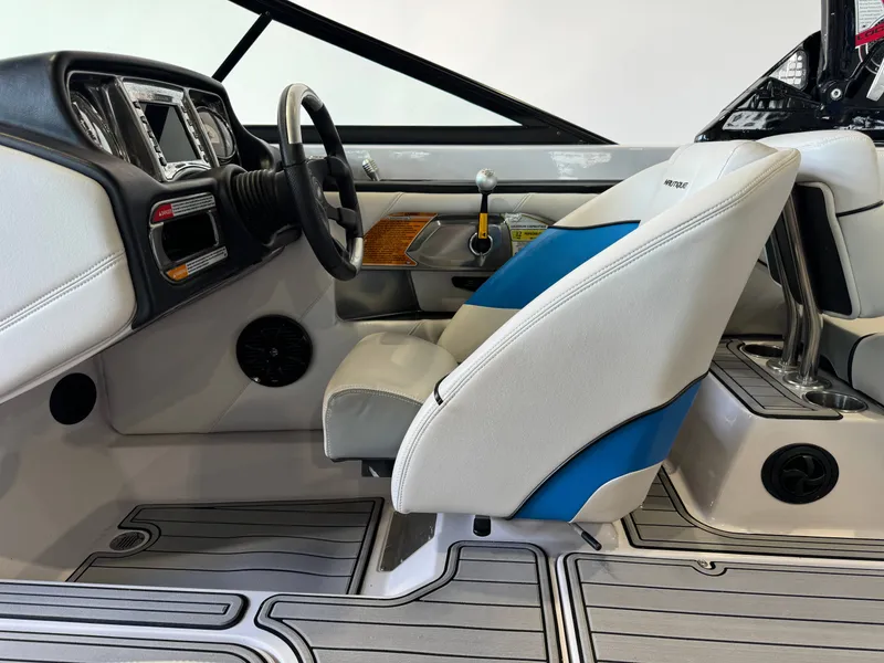 Slide: The Image of Nautique Super Air Nautique 210 2011 - 23